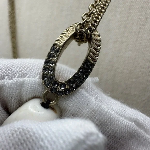 Vintage Kenneth Cole Necklace Multistrand Goldtone with White Magnesite‎ Stones - Picture 3 of 7